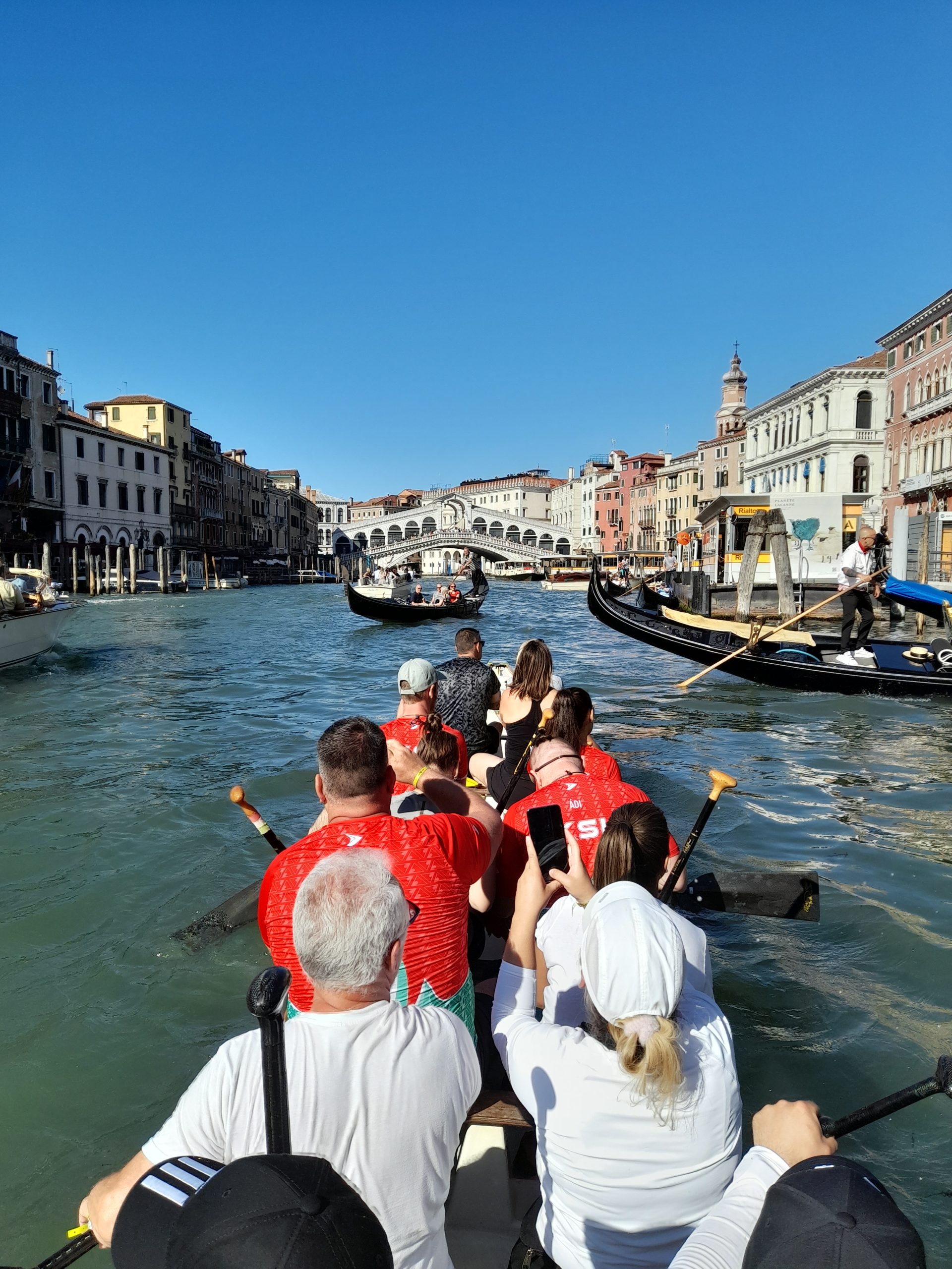 Vogalonga Velence Canal Grande Rialto híd sárkányhajó evezés