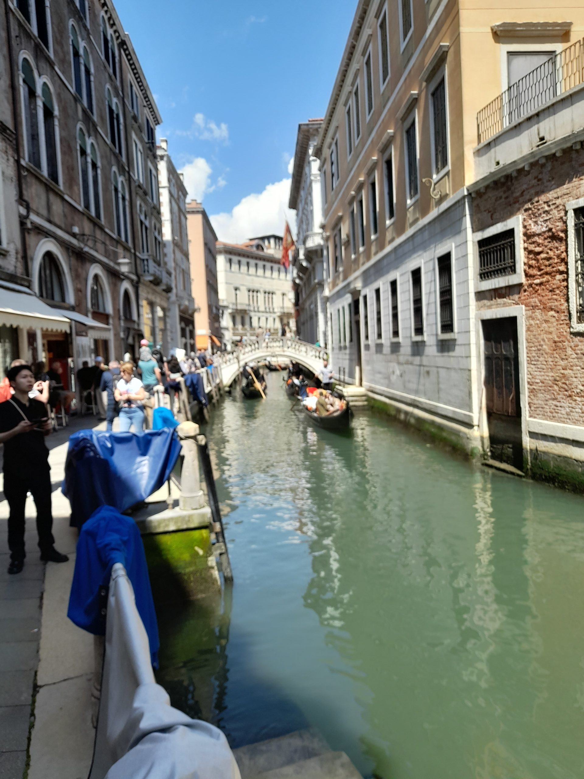 Velencei csatorna kőhíd gondola városnézés